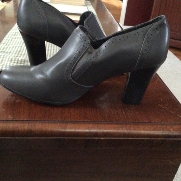 gray, Rialto, size 10M - Picture 2 of 4